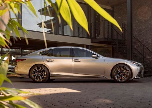 Lexus LS